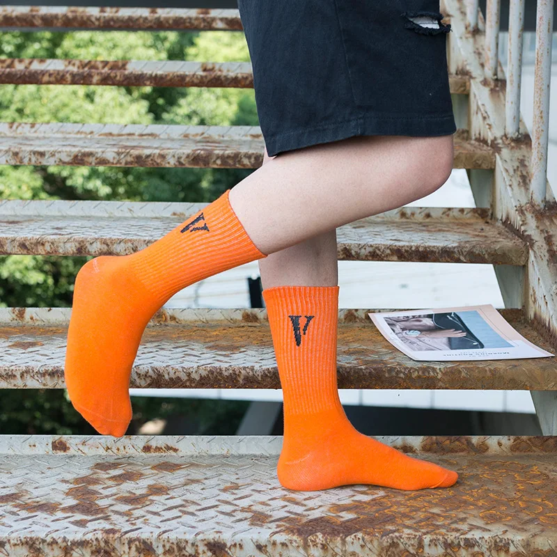 

2019 Tide V Letter Cotton Socks Harajuku Europe America Hip hop Deodorant Sweat-absorbent Breathable Couple Street Cool Socks