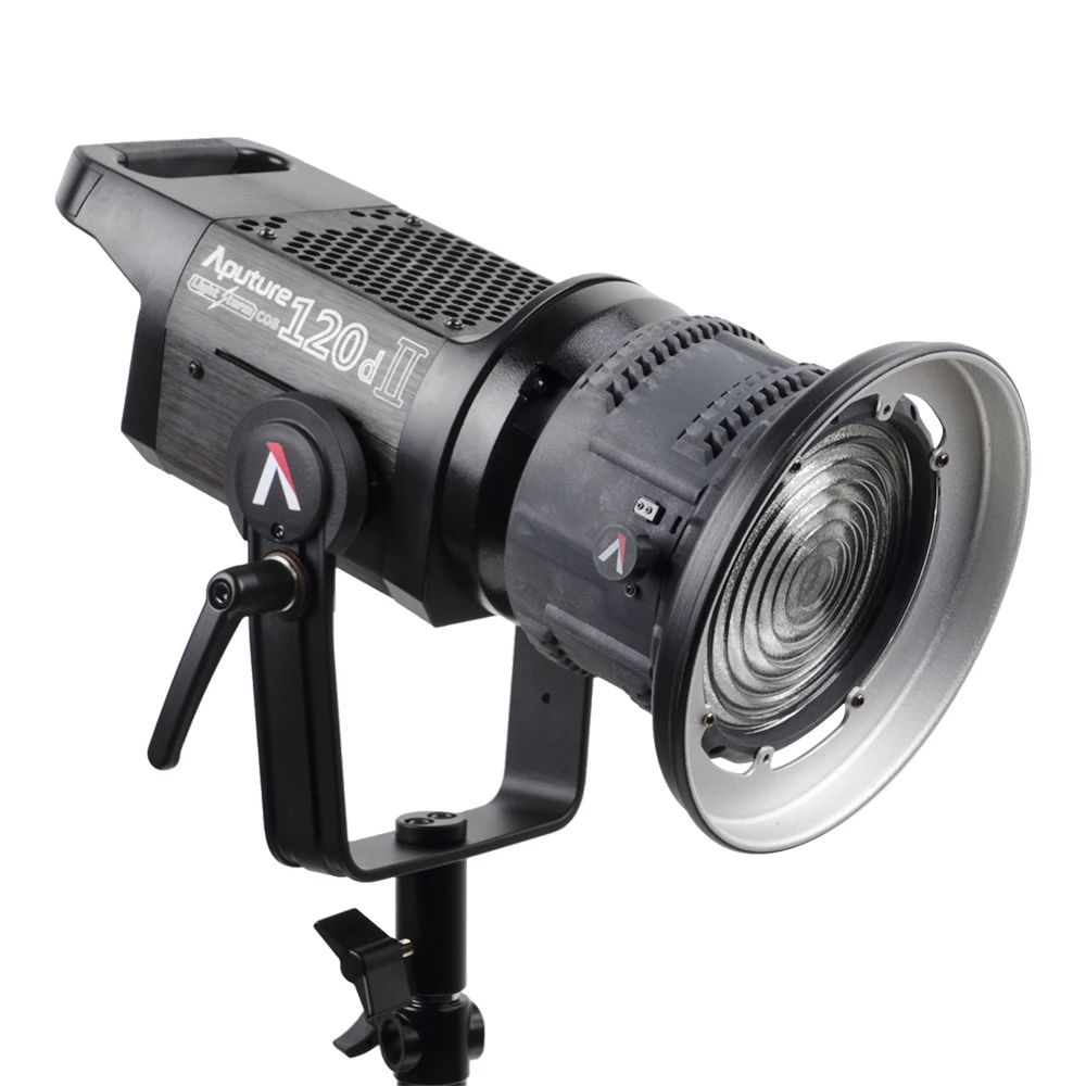 Aputure LS C120d II + свет купола mini II/Крепление прожектора с линзой Френеля/двери