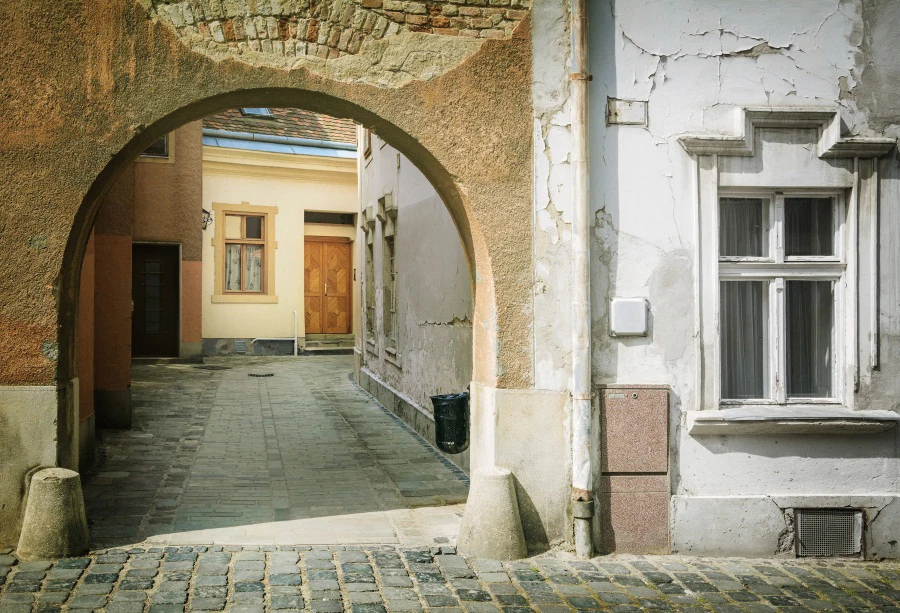Laeacco Old Town Archway Scenic Photography Background Vinyl Customized Seamless Digital Camera Backdrops Props For Photo Studio |