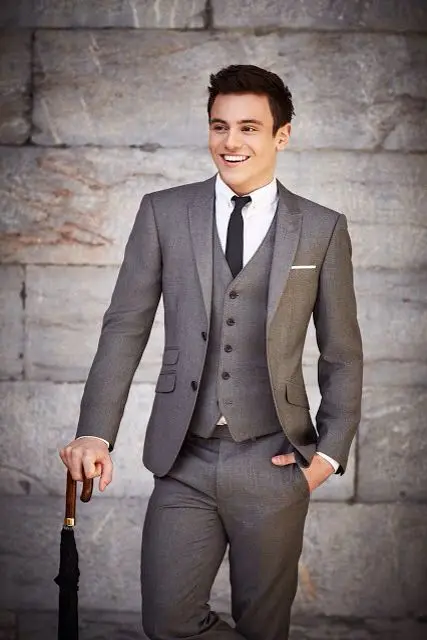

New arrival Tailored Two button Groom Tuxedos dress bestman Groomsmen Prom Suits Men Wedding Suits(Jacket+Pants+vest+Tie)