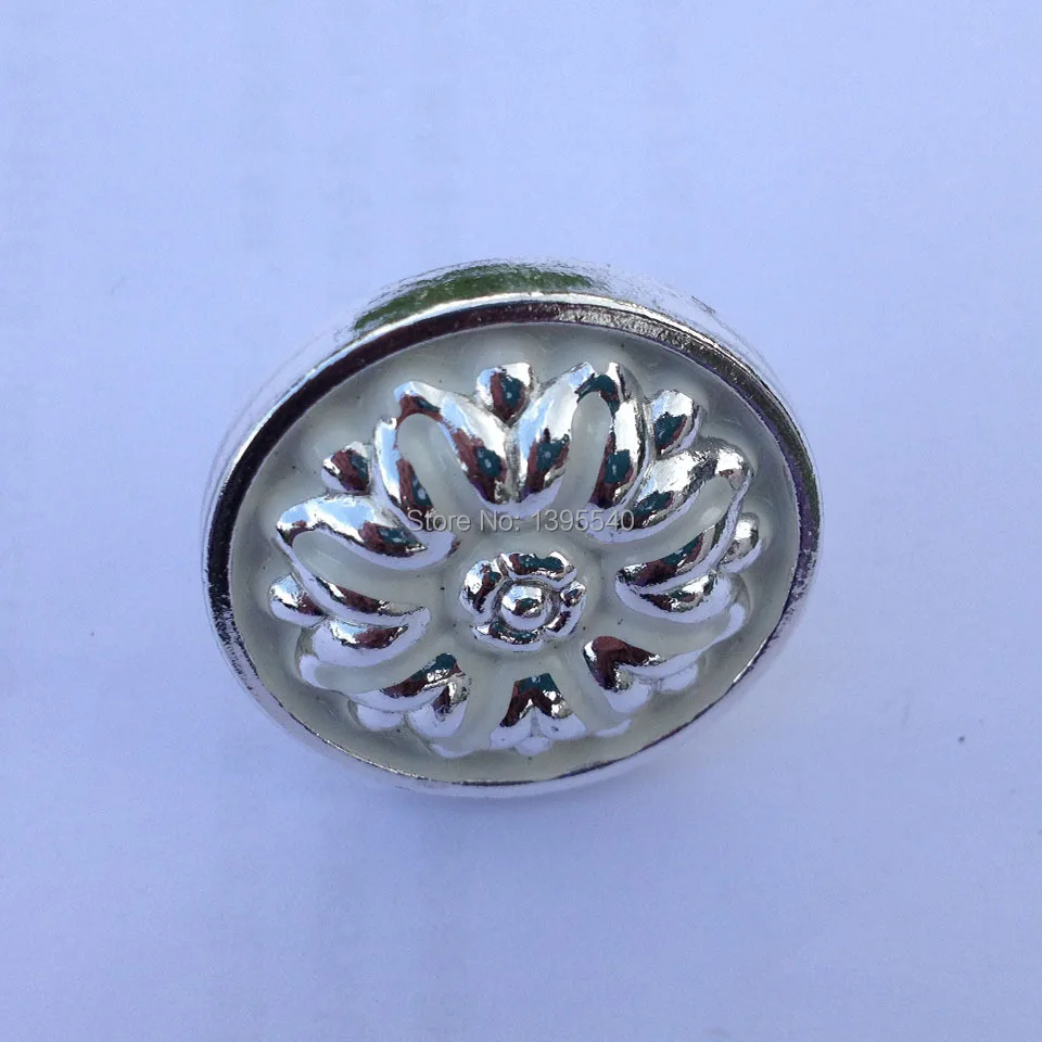 white cabinet knobs 4.jpg