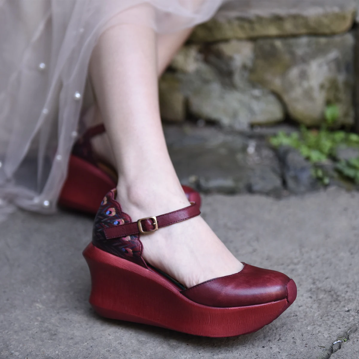Artmu; народный стиль; женские босоножки на танкетке с толстой подошвой; сандалии ручной работы из натуральной кожи с пряжкой на платформе в стиле ретро; высокий каблук - Цвет: Wine Red