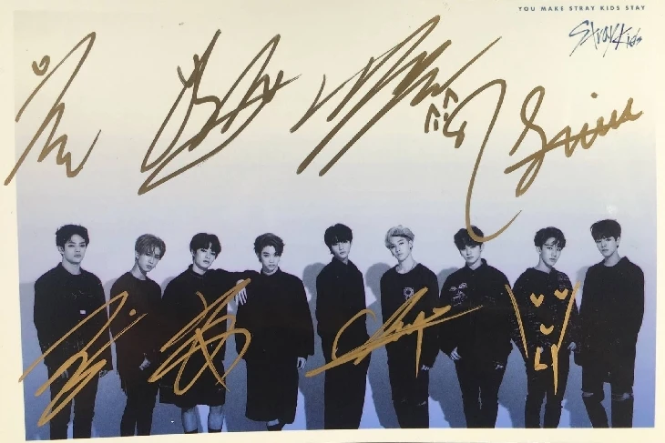 Фотография детской группы с автографом ручной подписью Stray Kids Я тебя K POP 5*7