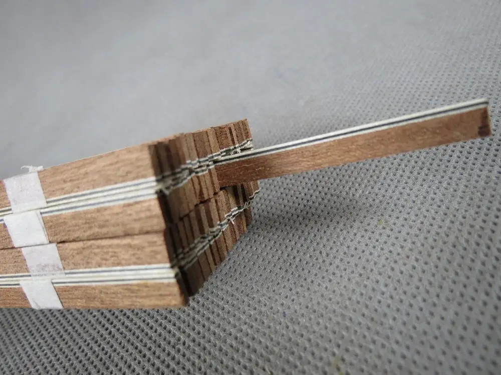

50STRIP LUTHIER FIGURED PURFLING C-44,Measures 6mm x 1.5mm thick and 810mm long