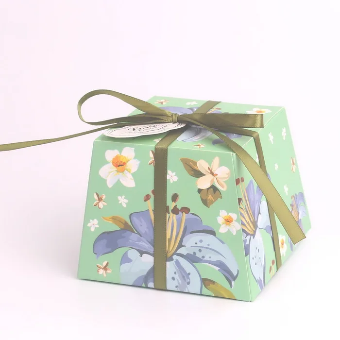 

5.5*5.5*7cm Paper Candy Boxes Fashion Gift Boxes Party Favor Chocolate Boxes With RIbbon More Colors 50pcs