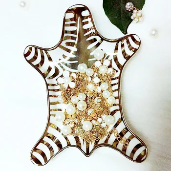 

Hand Painted Gold Tiger Skin Ceramic Plate Decorative Zebra Dish Small Jewelry Rack Rings Bracelets Earrings Trays Holder