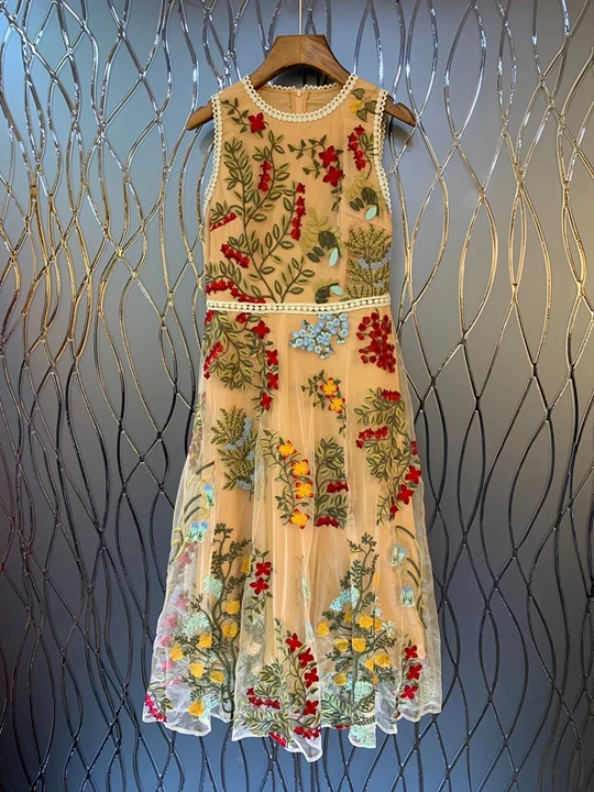 

New round collar in early autumn of 2019 although embroidered sleeveless dress 716