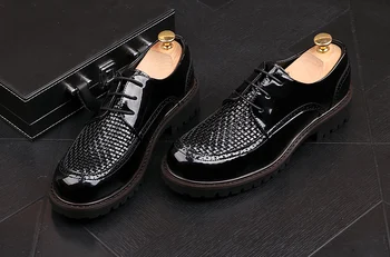 

Men's summer deodorant round head hollow shoes Fashion Business Men Casual Shoes Leather Soft Men's Retro British Style Shoes