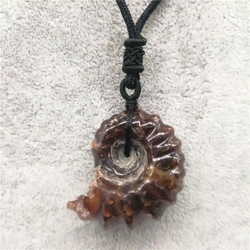 Natural stone pendant pendulum Spot color screw Jurassic snail pendants Green twine chakra pendule suspension image_1