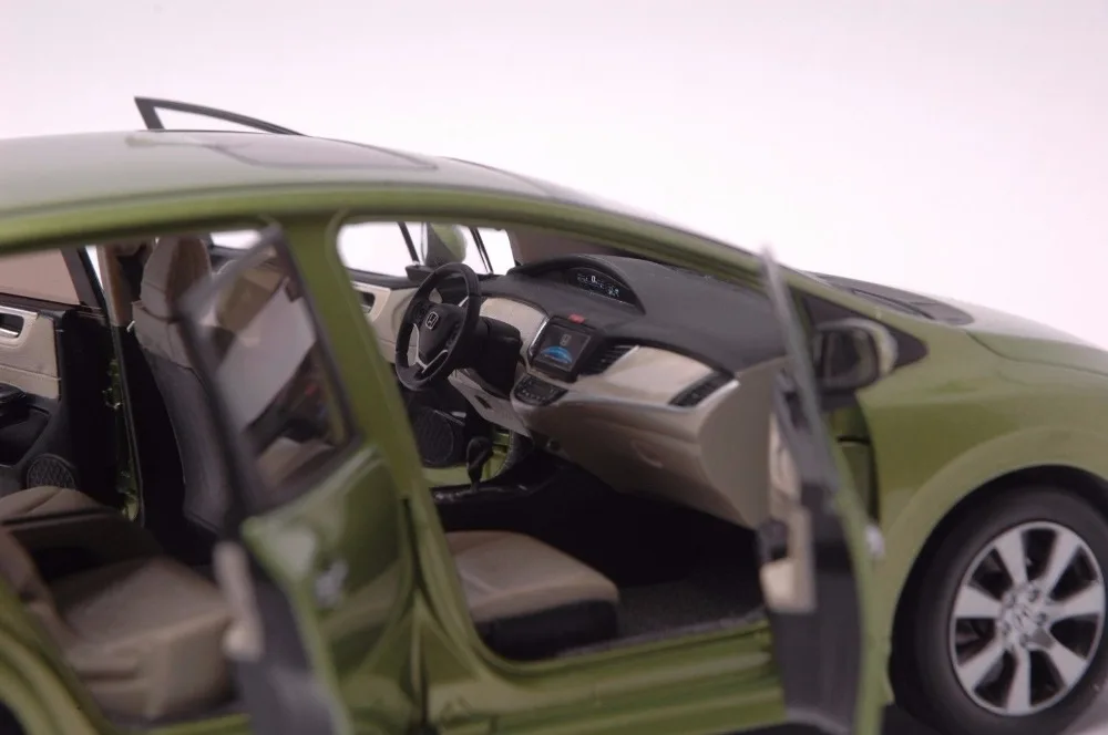 Honda Jade model in scale 118 (6)