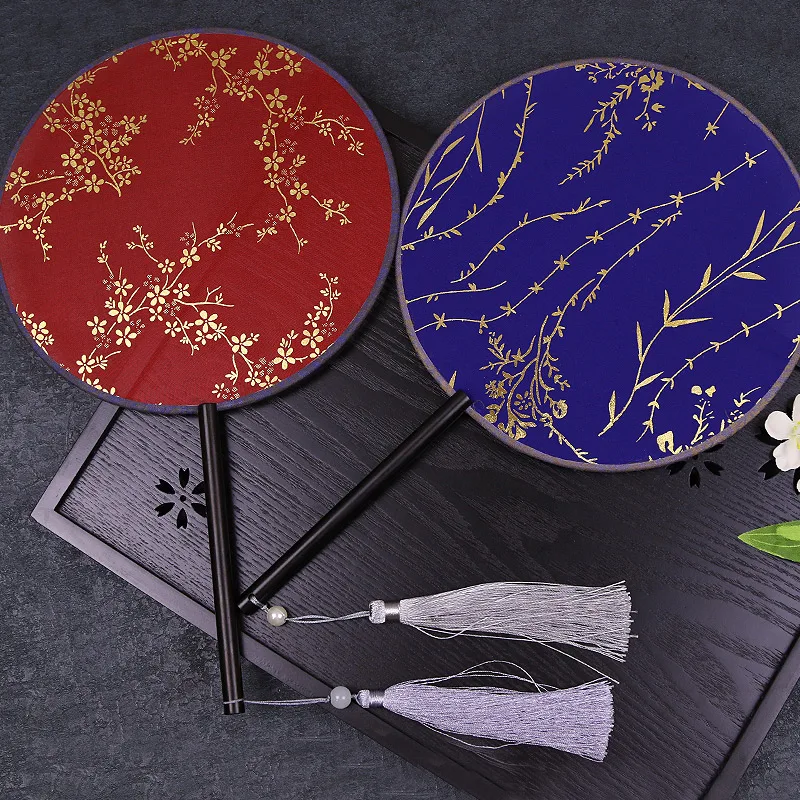 

1pc Round fan Gilding and ironing silver black sandalwood long handle retro art silk Chinese fan translucent hand fan