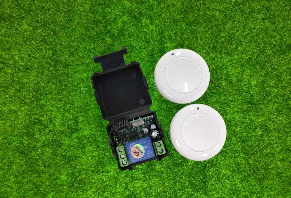 

DC12V 10A 1CH 1 Channel RF Wireless Remote Control Light Switch 10A Relay Output Radio Receiver white Module + 2pcs Transmiter