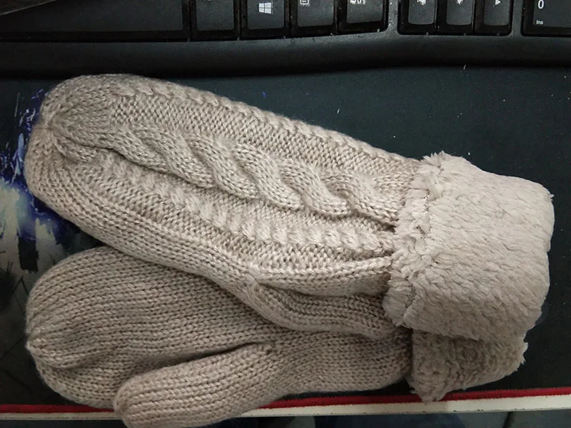 Beige Женские модные вязаные твист Цветы Варежки Зимние женские шерсть плюс кашемир бархат утолщение теплые полный палец перчатки Guantes L46 - Цвет: Beige