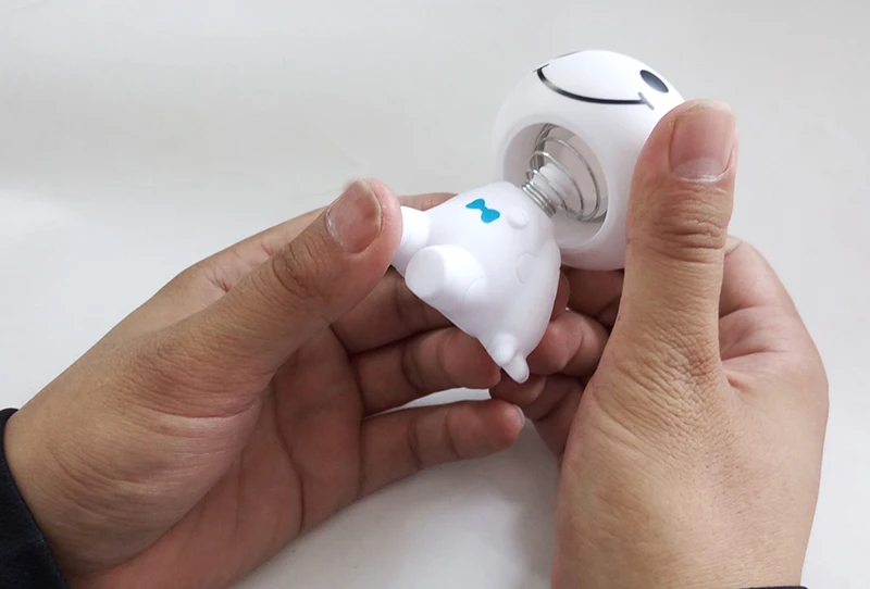 Робот Baymax качающейся головой