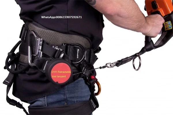 Double_carabiner_Robust_retractable_tool_lanyards_for_high_height_workers