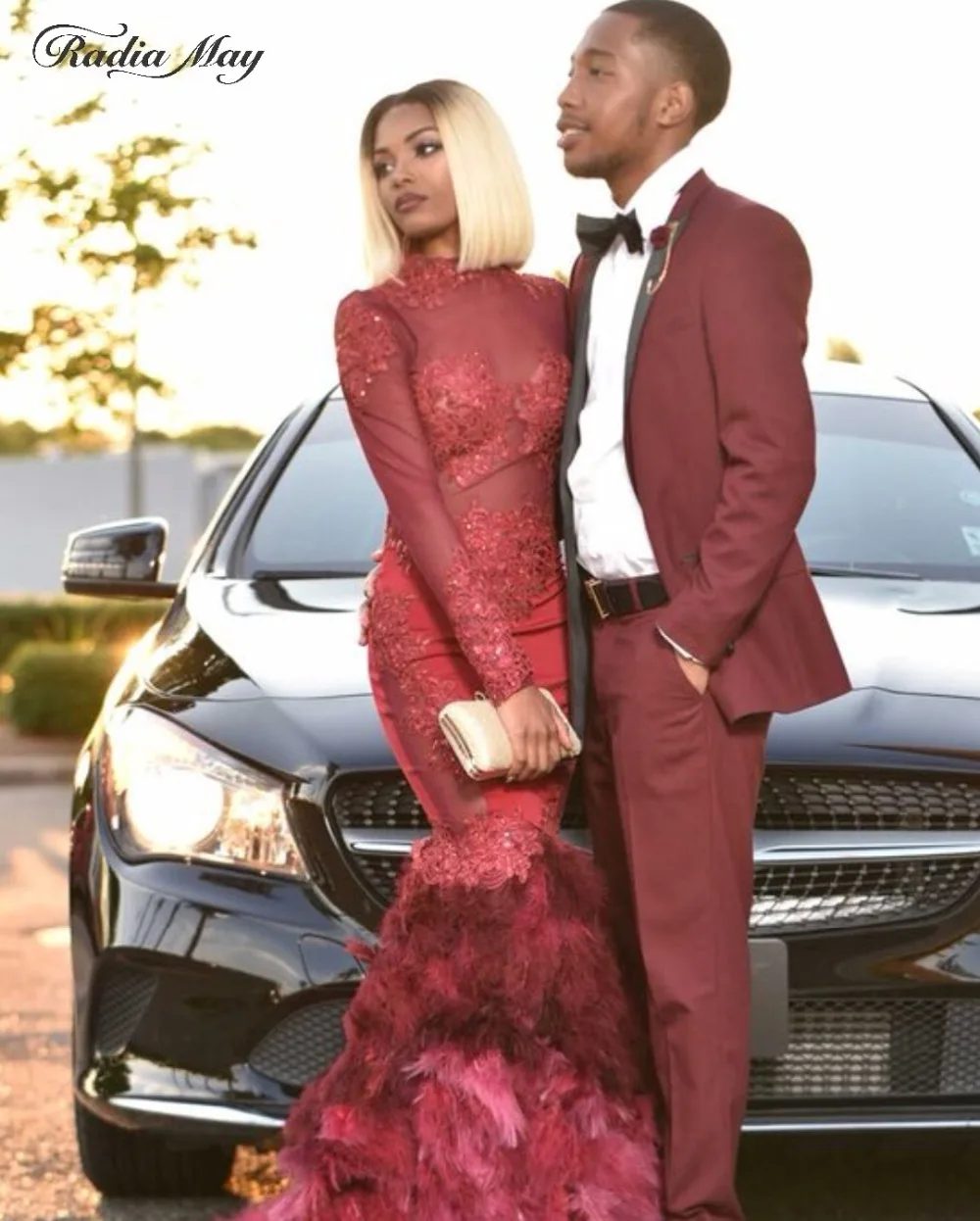 

Sexy Backless Mermaid Long Sleeve Burgundy Prom Dress with Feather Train Black Girl Long Graduation Dresses 2019 Vestido de Gala