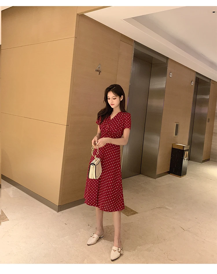 Летние платья женские модные в Корейском стиле темпераментные женские красные в горошек милые трапециевидные винтажные платья-рубашки с v-образным вырезом