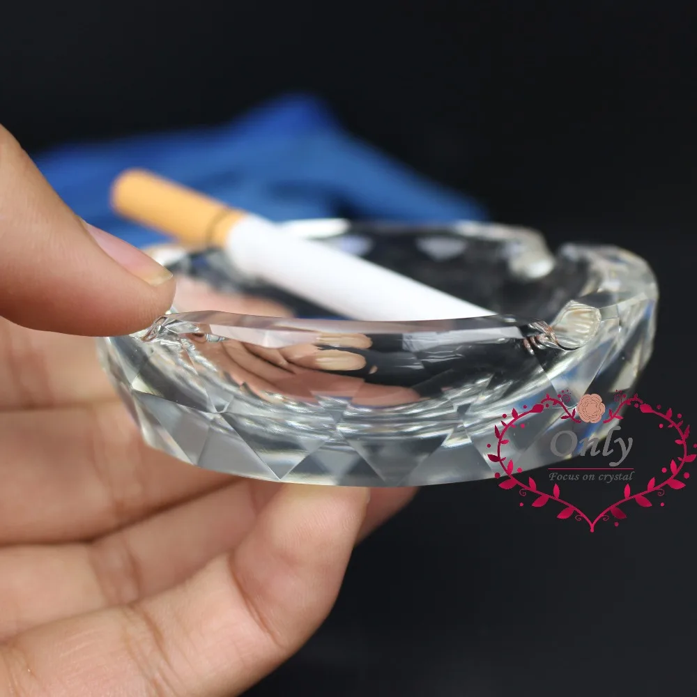 

Elegant Facet Gem Cutting Crystal Ashtray in Mini size for Lady and Girls