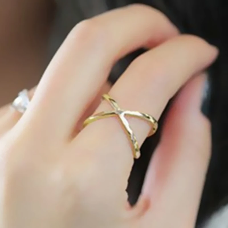 2018 fashion of the new X thermal model of finger gelenke women surrounding three-dimensional hollow ring cross hot fashion in