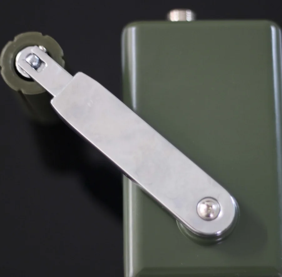 DC9V Hand Crank Generator, Emergency Charger, Sturdy Build of Casting Aluminum Case, Portable Power Supply