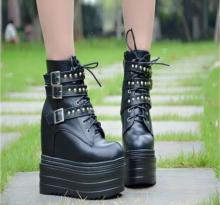 

2019 autumn and winter new cool black wind rivet 13CM booties round head side zip flat with Martin boots