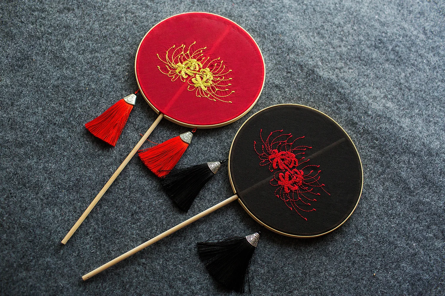 

1pc Equinox Flower Hand Fan Embroidered Round Fan Long Handle Chinese Style Handmade Photography Props
