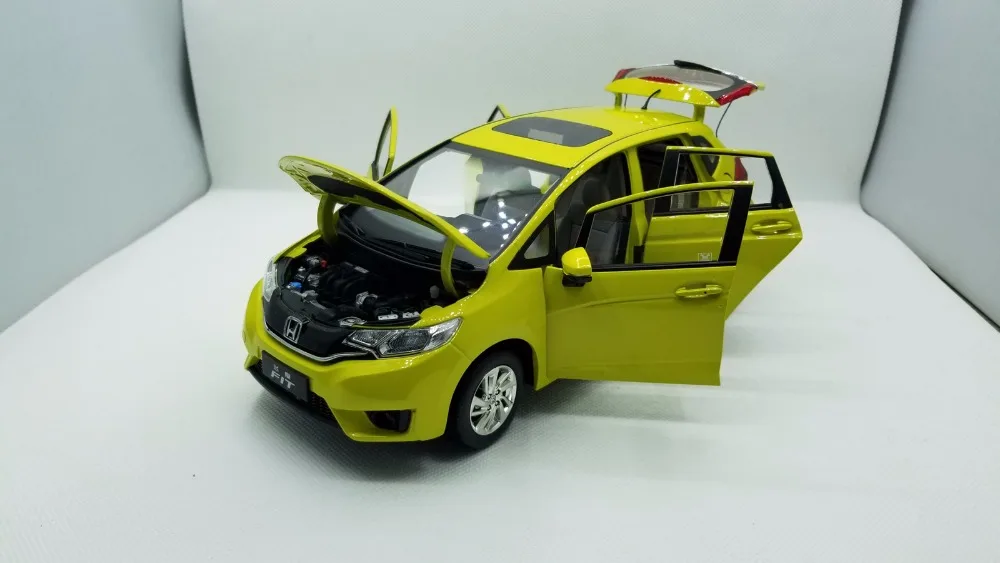 1:18 литая под давлением модель для Honda Fit Jazz GK5 желтый хэтчбек игрушечный автомобиль миниатюрная Коллекция подарков