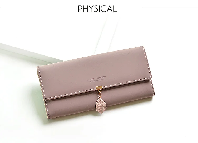 a purse for credit cards

