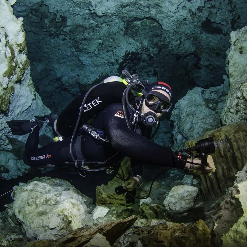 150 м Водонепроницаемая 3000 люменов лампа для дайвинга фонарь для дайвинга с ручкой Goodman Cree L2 U2(без зарядного устройства