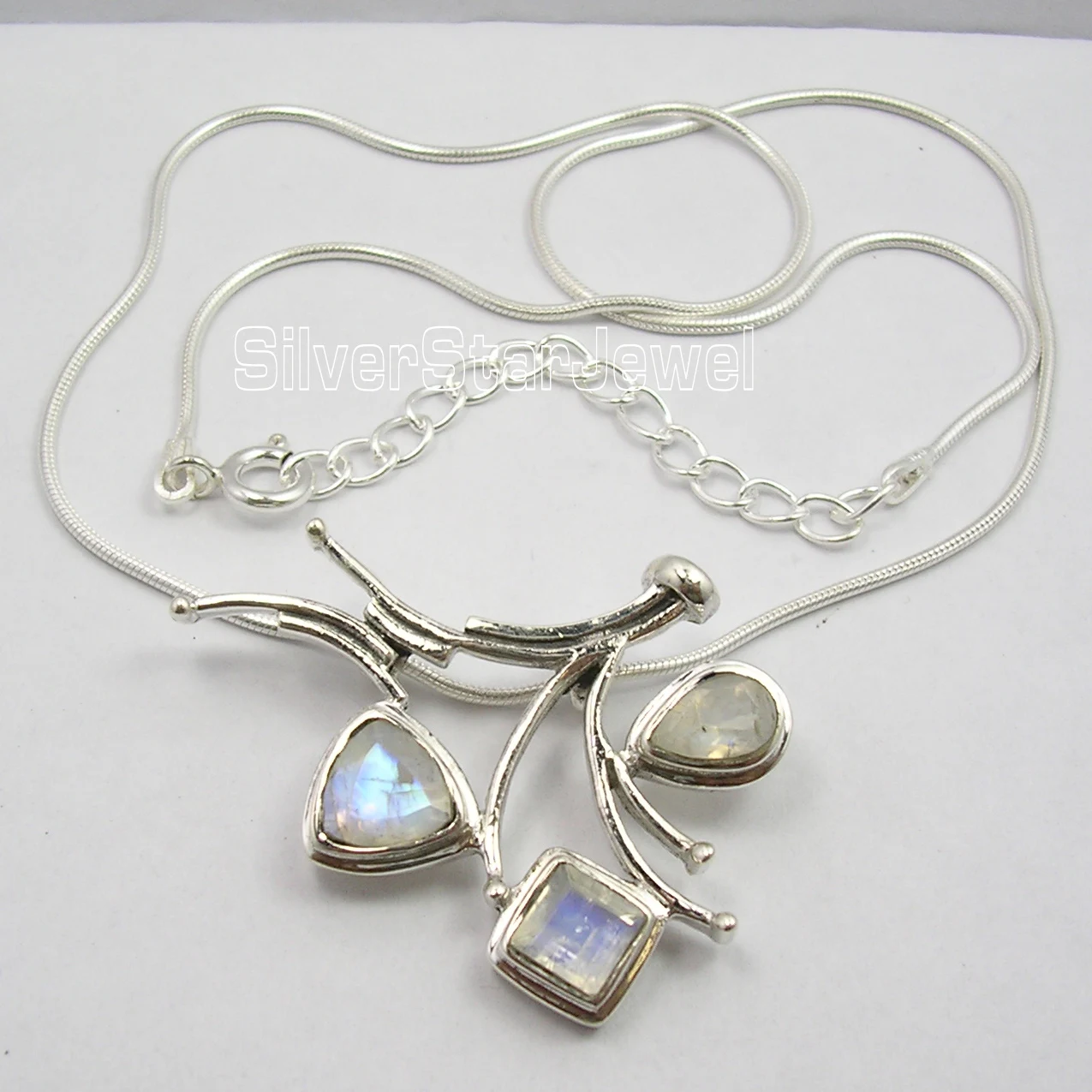 

Chanti International . Pure Silver BLUE FIRE RAINBOW MOONSTONE 3 STONE TRENDY Necklace 18.5 Inches