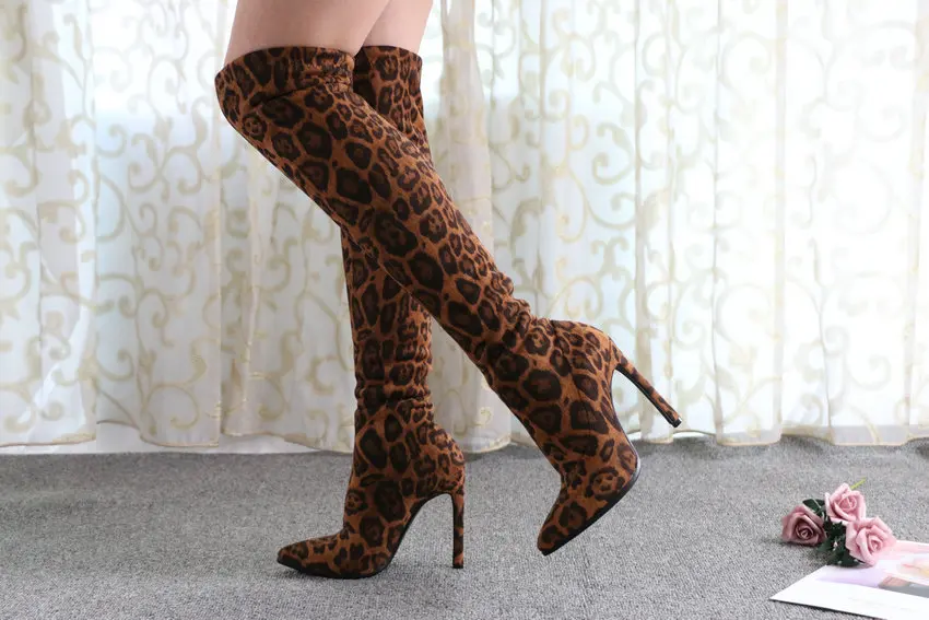 QUTAA/, леопардовая расцветка, пикантная обувь, зимние сапоги на высоком каблуке; Высокая Женская обувь стрейч модные острый носок сапоги выше колена женская обувь Размеры 34–43
