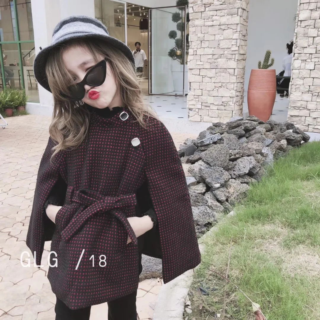 

Children's clothes 2018 autumn and winter new girls cloak shawl polka dot waist button decorative coat