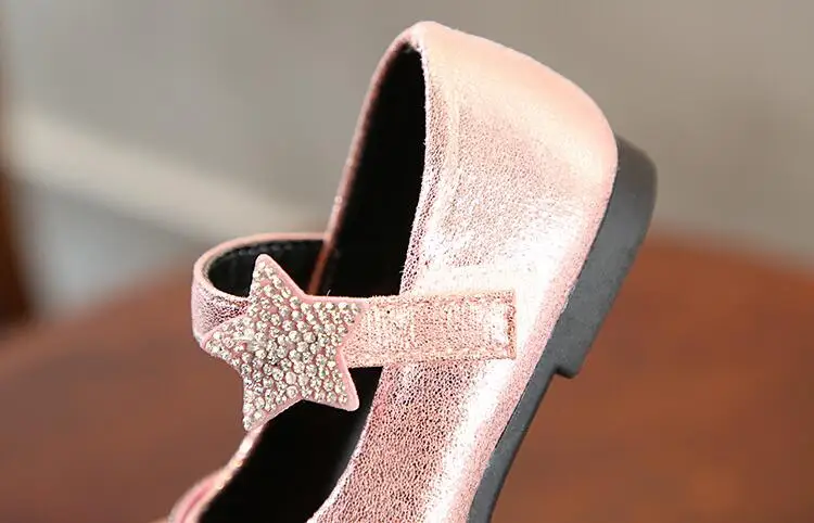 Детская обувь для девочек; модная обувь принцессы с бантом и бриллиантами; детская кожаная обувь с мягкой подошвой для девочек; Студенческая Школьная обувь для катания на коньках; сезон осень