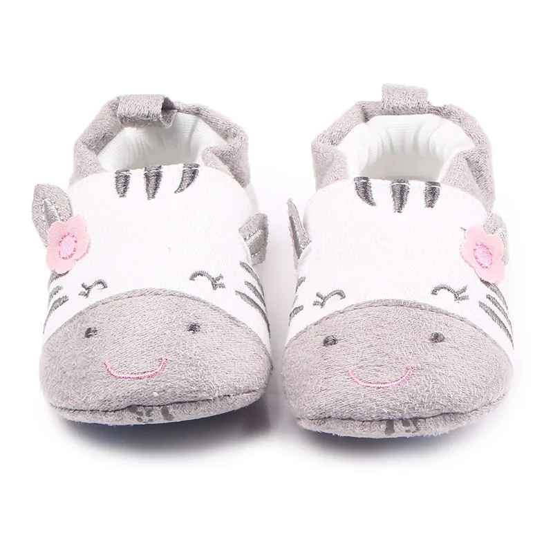 Обувь для маленьких девочек; милые лоферы с рисунками животных; мягкие тапочки без застежки для новорожденных; детская обувь; детские шлепанцы для малышей