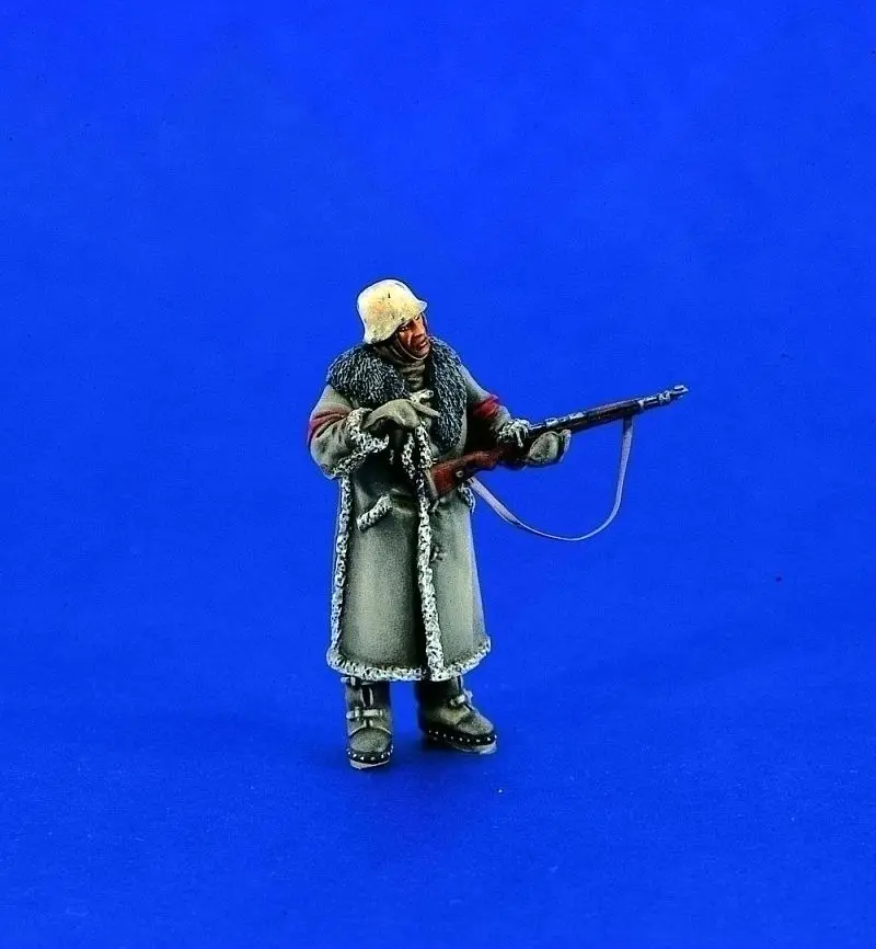 

1:35 German soldiers in winter 1