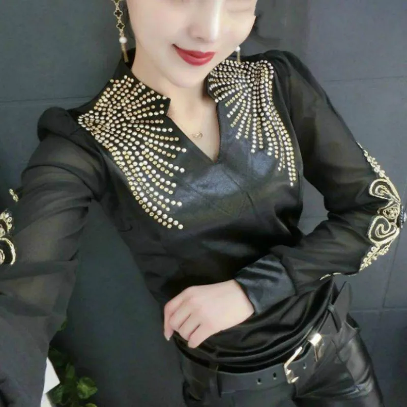 

2018 Spring Long Sleeve V Neck Embroidery Satin T-shirts Women Rivet Bead Work Black Satin Tops Fashion Sexy Body Satin Tops