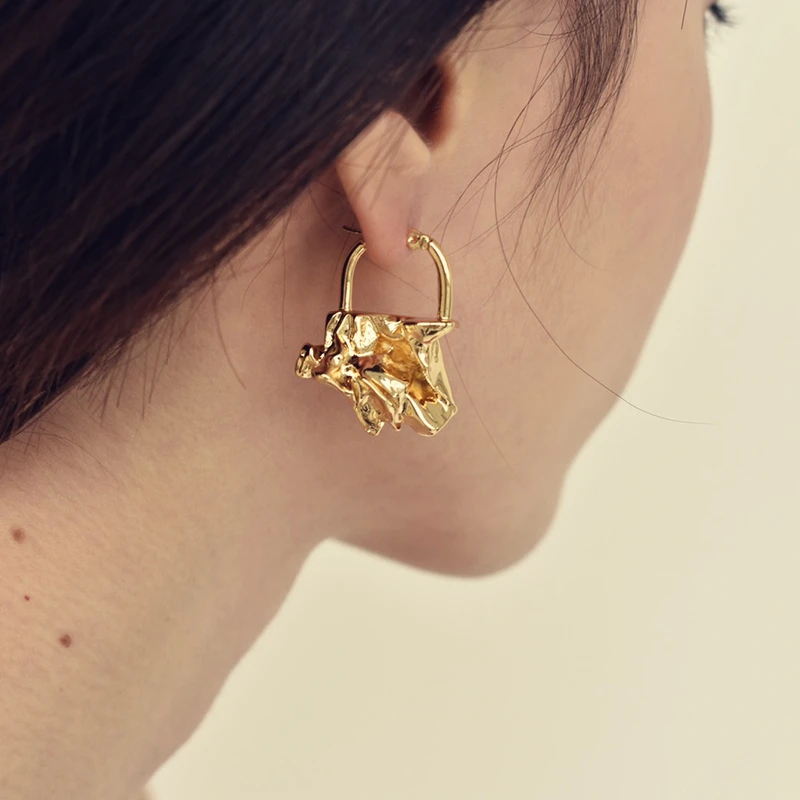 

HZ 2019 Korea Gold Wrinkled Hoop Earrings for Women Chic Abstract Earrings Irregular Statement Earrings Celebrity Jewelry Party