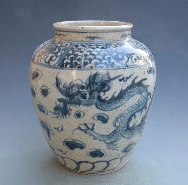 branco porcelana antigo pote jar, pintado com desenhos do dragão