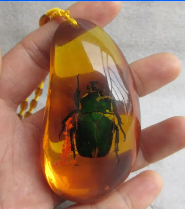 

7.8 cm */ Exquisite Chinese artificial amber resin beetle necklace pendant