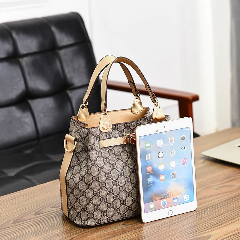 

New Women's PU Leather Handbag Messenger Bag Printed Letters Ladies Shoulder Bag Luxury Square Small Bag with The Same Paragraph