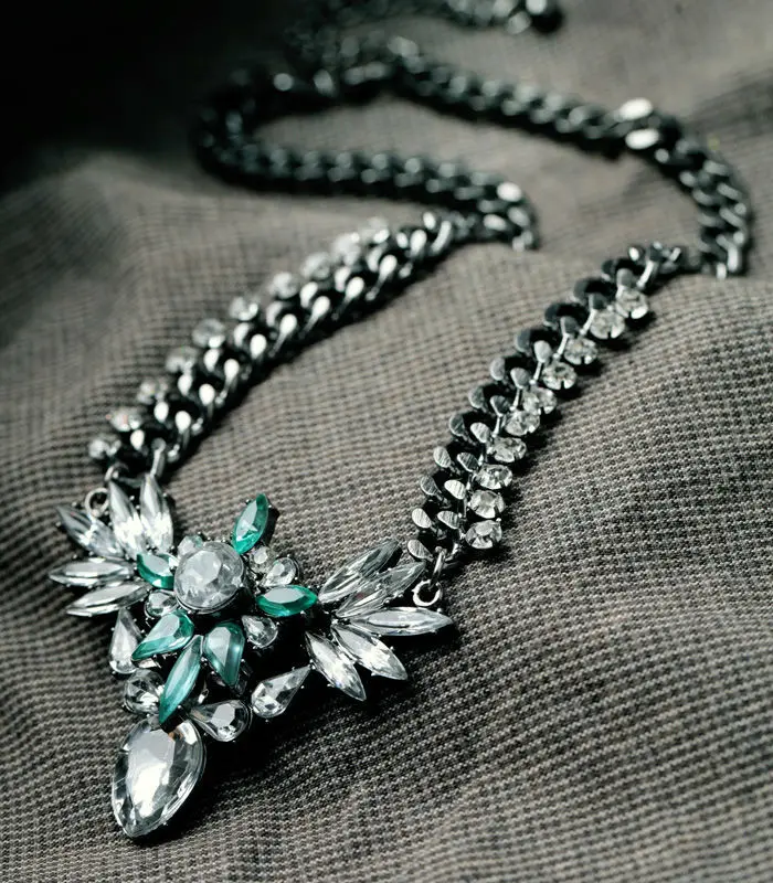 

2019 Newest Trendy Female Gift Silver Color Crystal Flower Statement Pendant Necklace For Women Fashion Jewelry Accessory