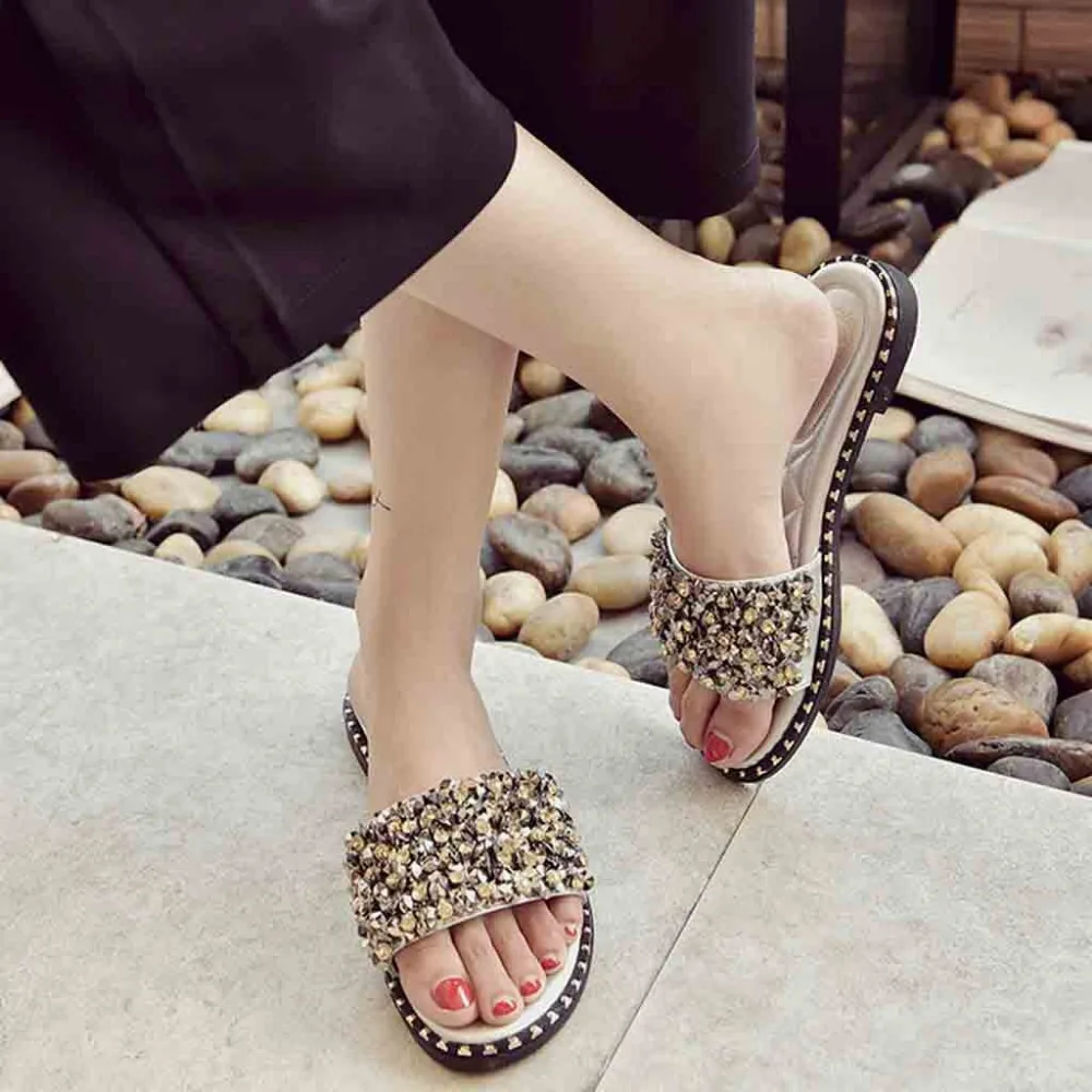 Женские блестящие шлепанцы со стразами удобная дышащая пляжная обувь сезон