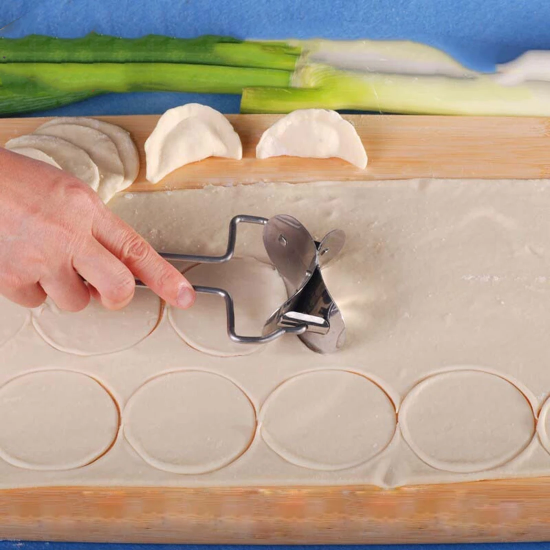

Good Stainless Steel Dough Press Dumpling Pie Ravioli Mould Maker Cooking Pastry Tools Circle Dumpling Device Dumpling Making Ma