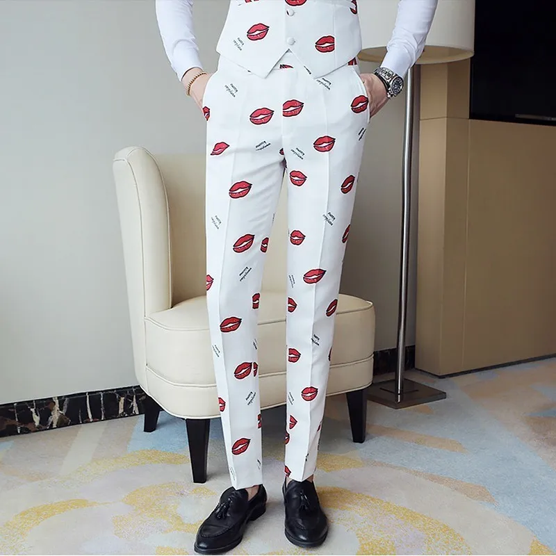 Ceny Fancy Red Lip Dress Pant 2019 marka moda Pantalon Homme Slim Fit suknia wieczorowa spodnie męskie spodnie Night Club odzież artystyczna