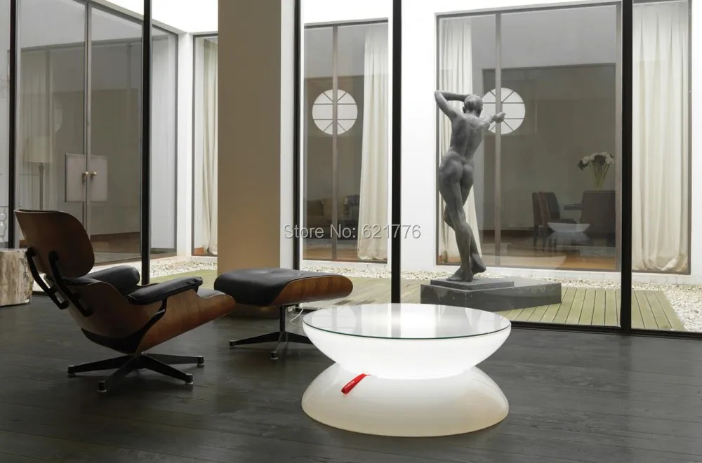 04-05-01-Lounge-Indoor-Statue-72dpi-1030x680