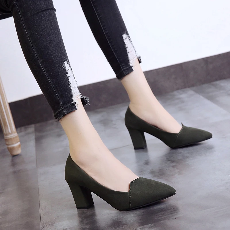 Женские офисные туфли Tacones черные на высоком квадратном каблуке с острым носком