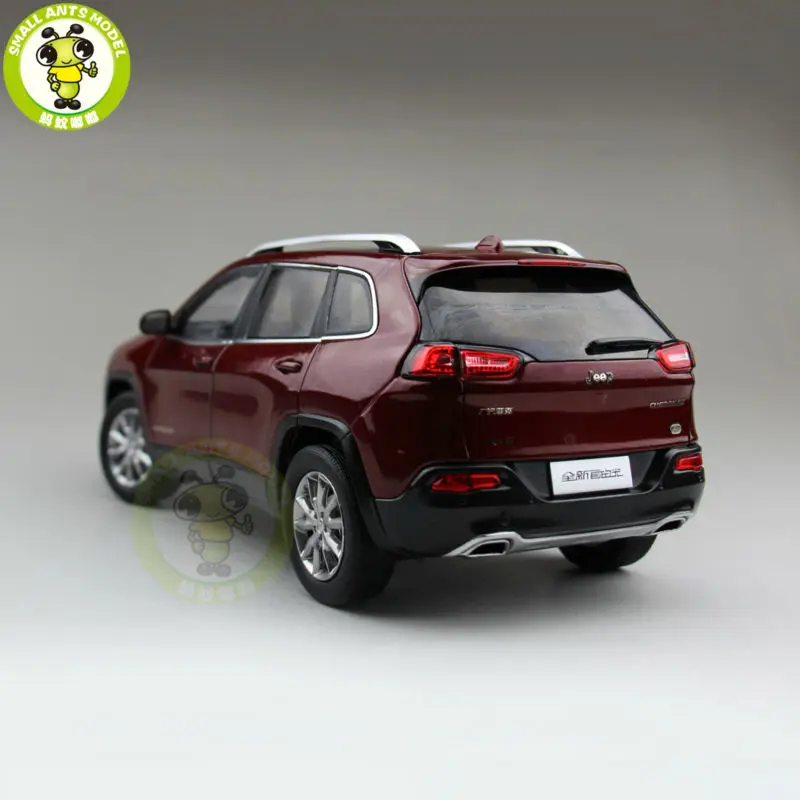 1/18 Jeep Cherokee литья под давлением металла автомобилей внедорожник Модель Коллекция подарков красного цвета