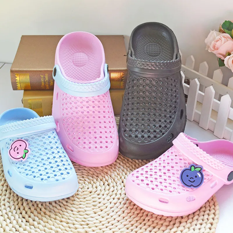 

Summer Kids Women Hollow Slippers Clogs Mules Eva Flip Flops Beach Garden Shoe Men Soft Breathable Sandals Outdoor Candy colour