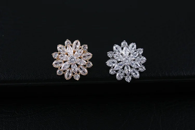 CINDY XIANG Cubic Zirconia Flower Brooches For Women And Men Unisex Wedding Coat Pin Copper Material Fashion Jewelry New Arrival