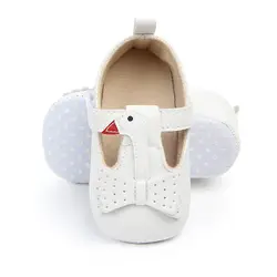 Животных Лебедь Черный и белый цвета кожаные туфли для маленьких девочек младенческой prewalking обуви с мягкой нескользящей подошвой для